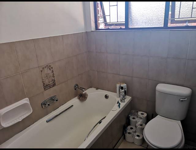 2 BEDROOM TOWNHOUSE TO LET IN PRESTBURY